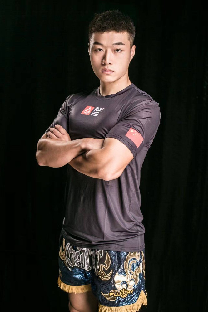 男1号保镖