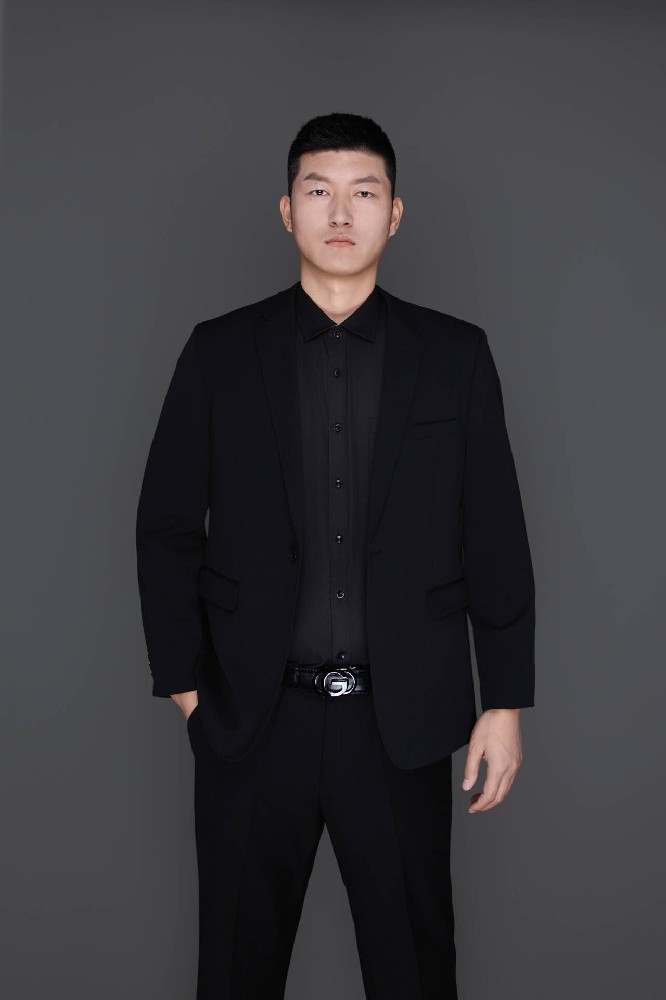 男8号保镖